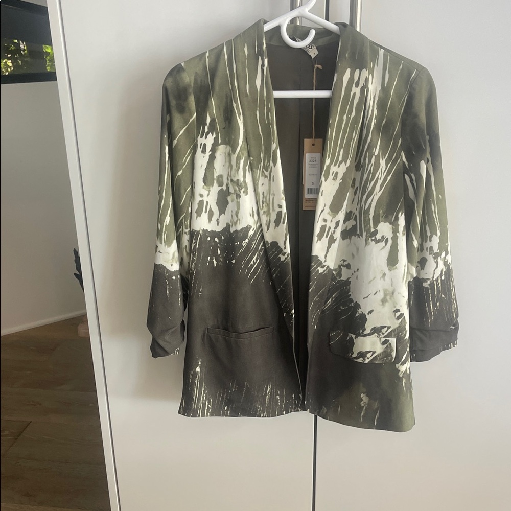GO BY GO SILK Olive and White Blazer